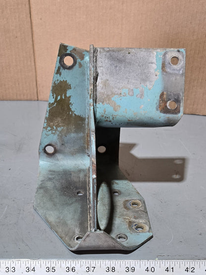 FUEL FILTER MOUNTING BRACKET